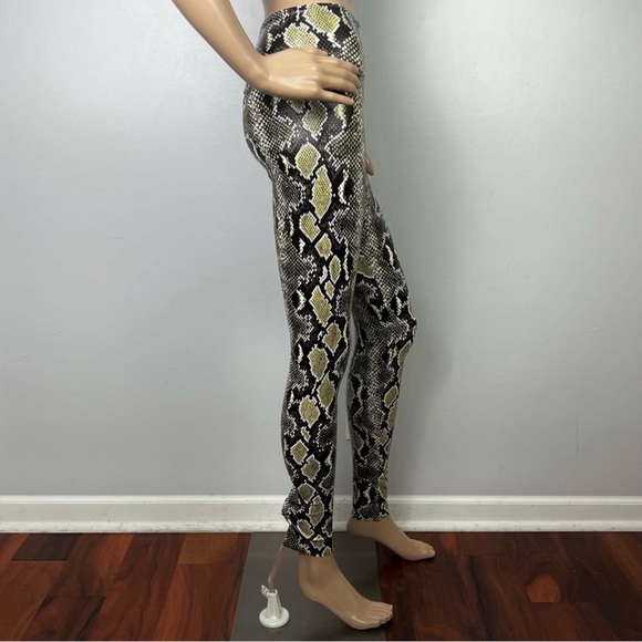 NEW COMMANDO REVOLVE FAUX LEATHER LEGGINGS - Picture 5 of 8